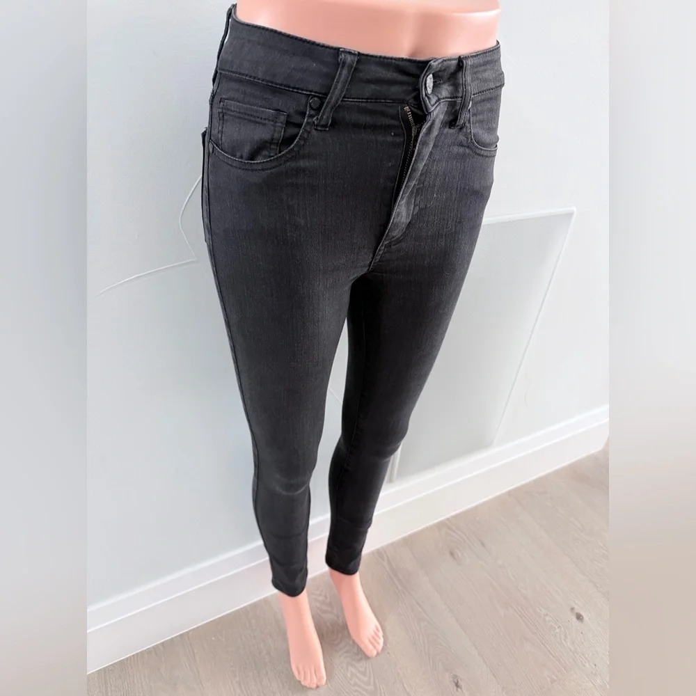 New Guess Y2K Classic Black Skinny Jeans size 24